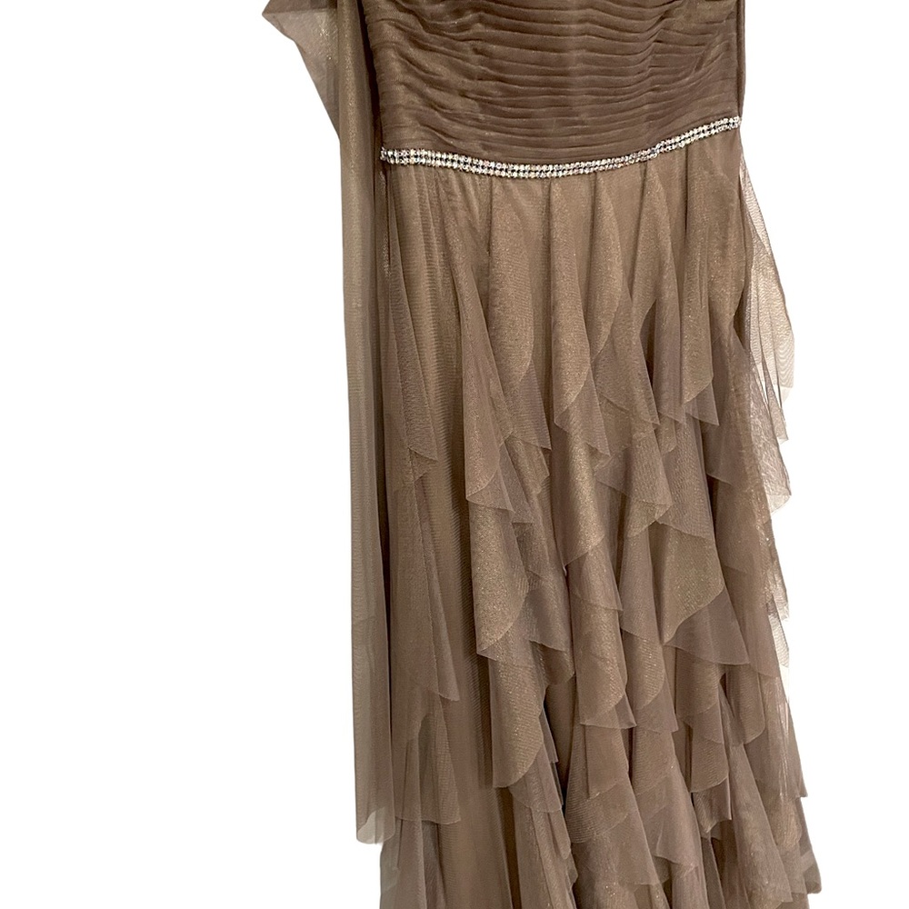 Rare find. Formal dress built in cups long size 8 EUC